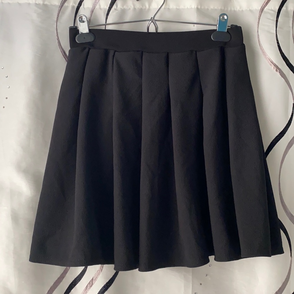 NWT Prettly Little Thing skater skirt with side slit